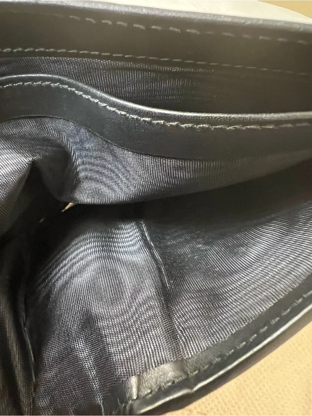 Gucci Authentic Leather Card Wallet